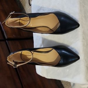 Black high heels..Kaari Blue Size 7.5